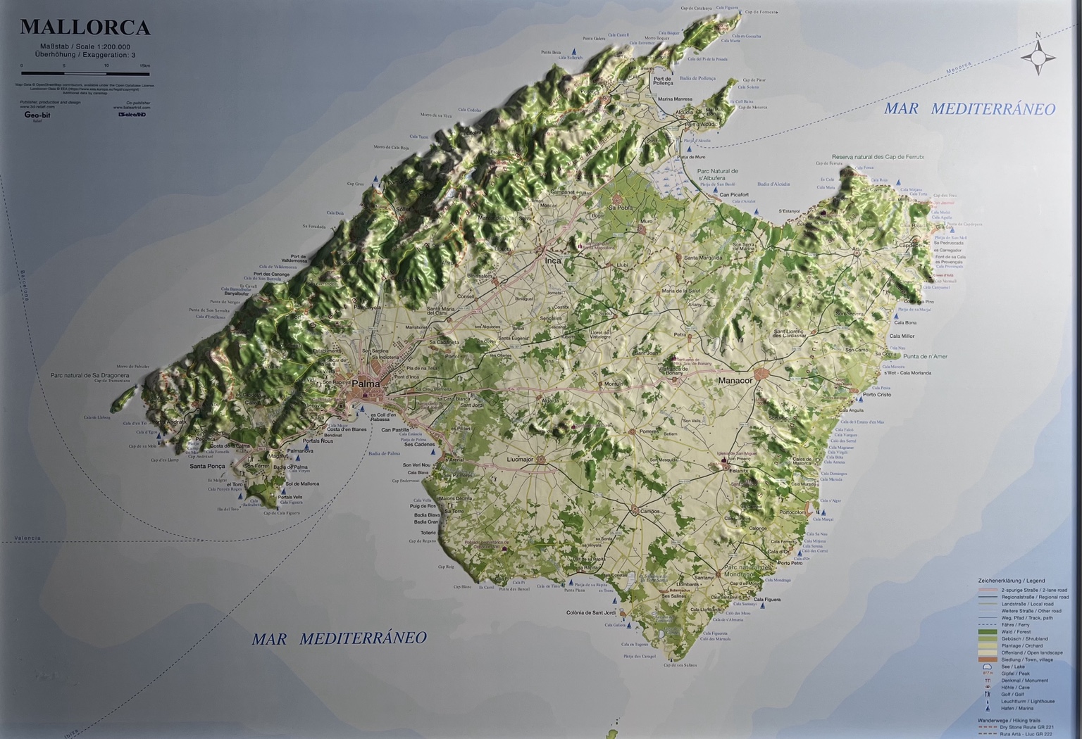 Relief map of Mallorca showing the island's towns, roads, coastline and mountain ranges